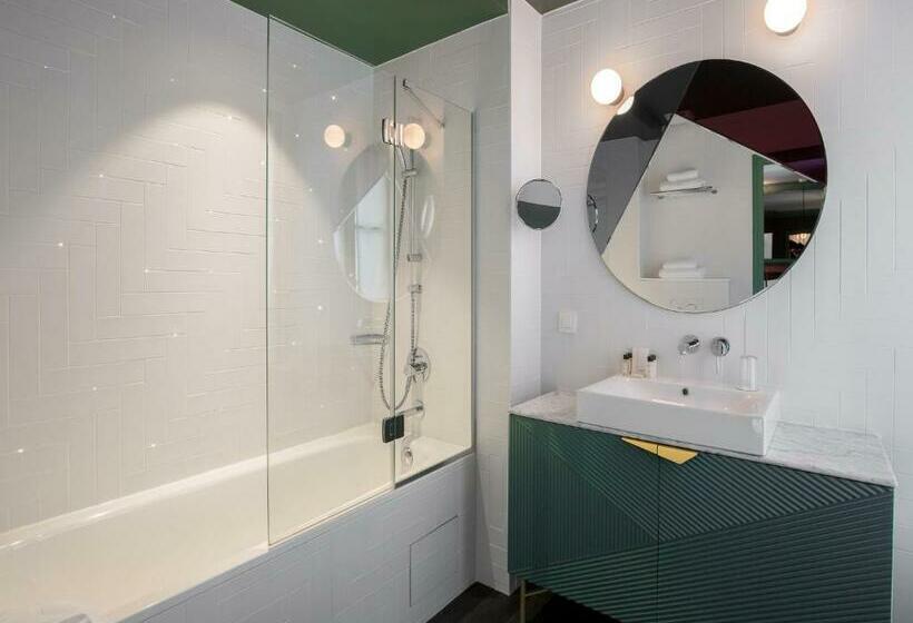 スーペリアールーム, Bob