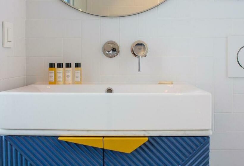 スタンダードルーム, Bob