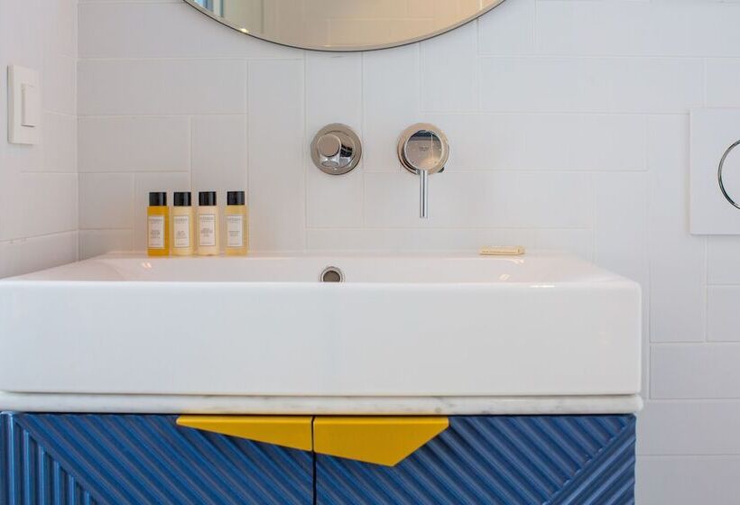 スタンダードルーム, Bob