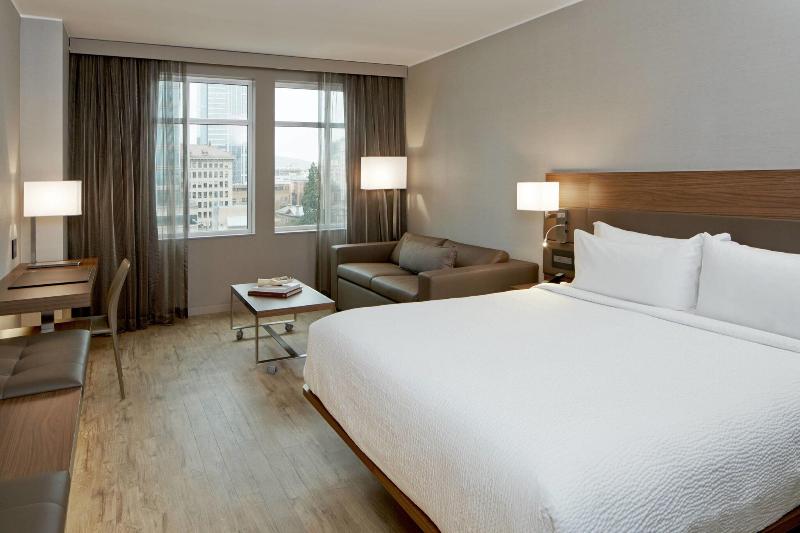 带大床的标准间, Ac Hotel By Marriott Portland Downtown, Or