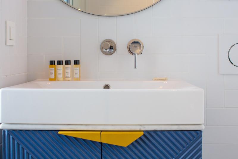 スタンダードルーム, Bob