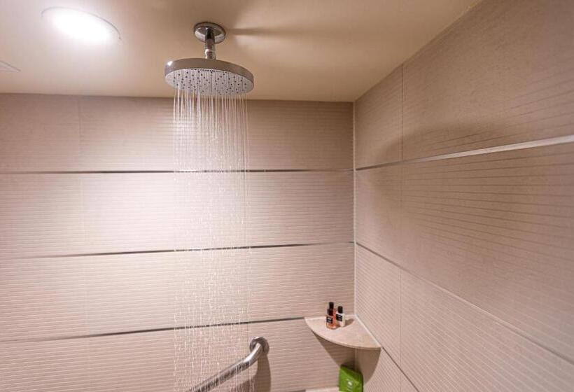 جناح سرير كينج, Daddy O