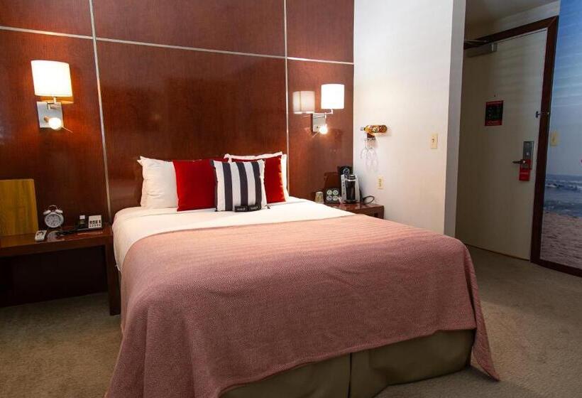 غرفة قياسية مطلّة علي الحديقة, Daddy O