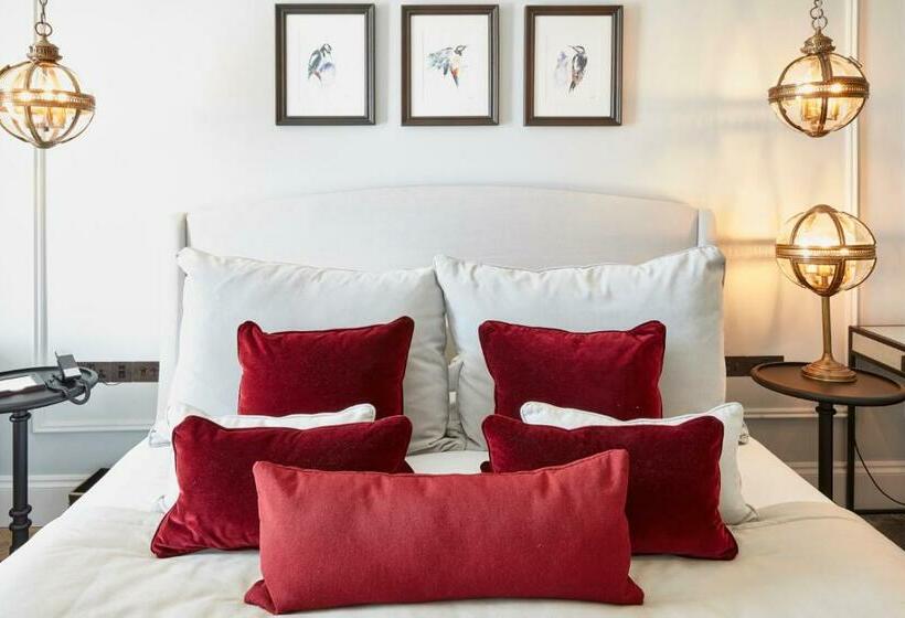 מיטת קינג בסוויטה, Lympstone Manor Hotel Restaurant & Vineyard   Relais & Chateaux