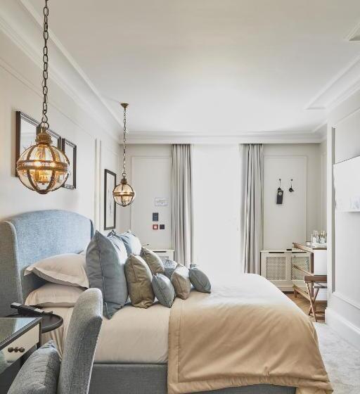 מיטת קינג בסוויטה, Lympstone Manor Hotel Restaurant & Vineyard   Relais & Chateaux