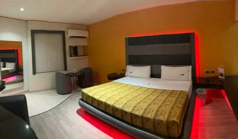 スイート, Motel Fronorte   Adults Only