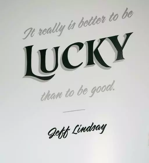 اتاق استاندارد با بالکن, The Lucky
