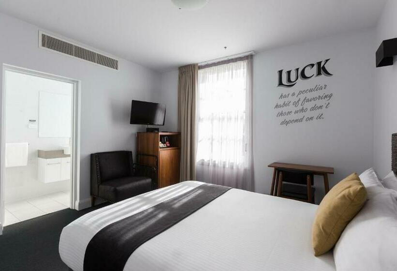 Номер Deluxe, The Lucky