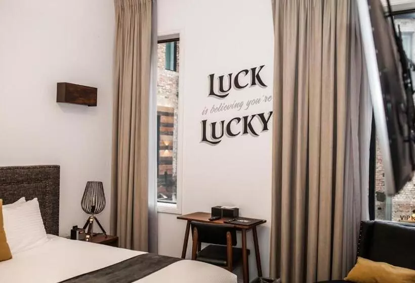 اتاق لوکس, The Lucky