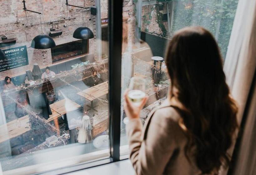 Номер Deluxe, The Lucky