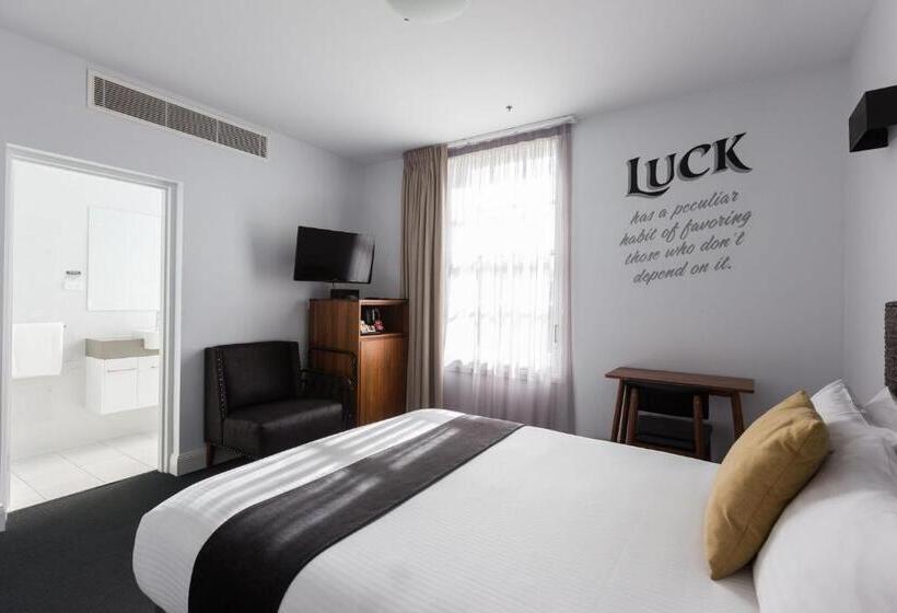 Номер Deluxe, The Lucky