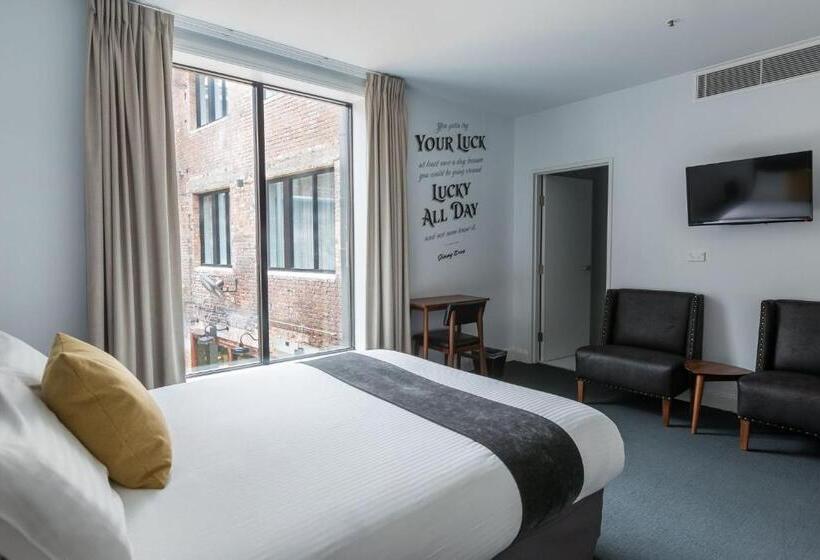 Номер Deluxe, The Lucky