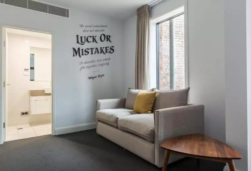 اتاق لوکس, The Lucky
