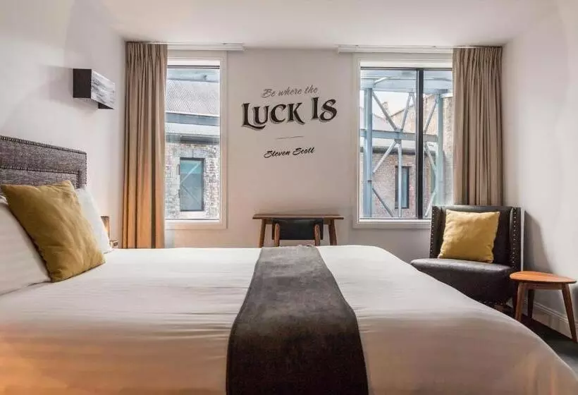 اتاق سوپریور, The Lucky