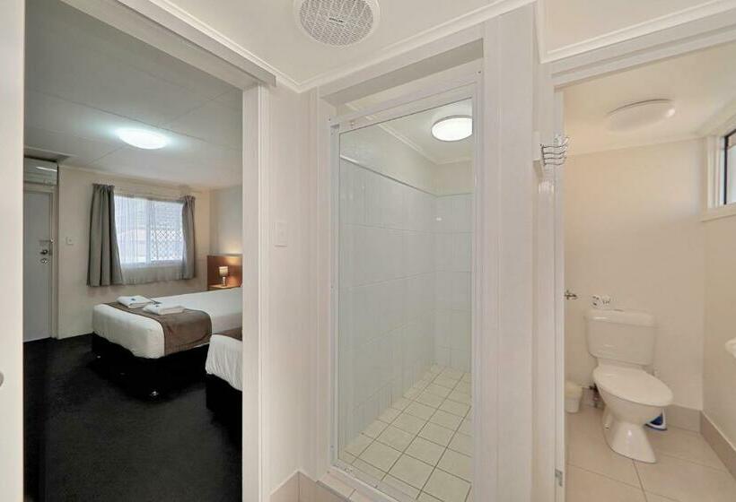 חדר דלוקס, Oscar Motel