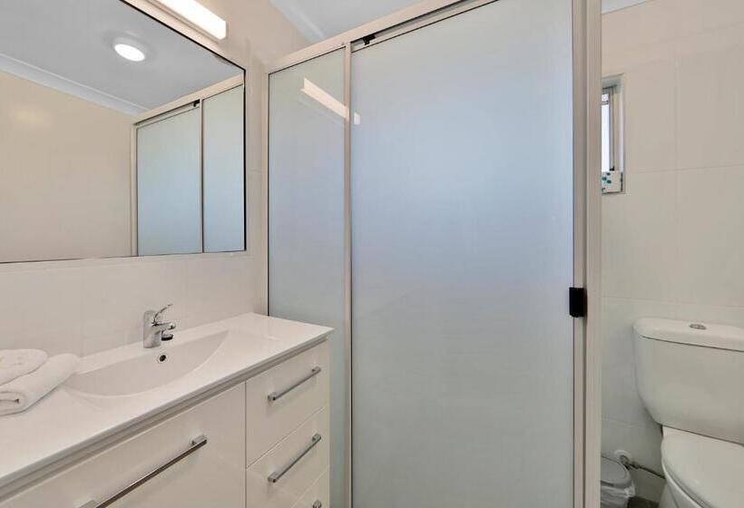 חדר דלוקס, Oscar Motel