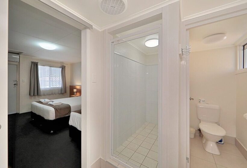 חדר דלוקס, Oscar Motel