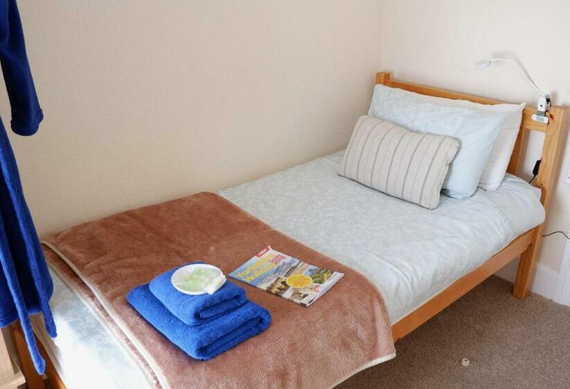 חדר סטנדרט יחיד, The Chimes