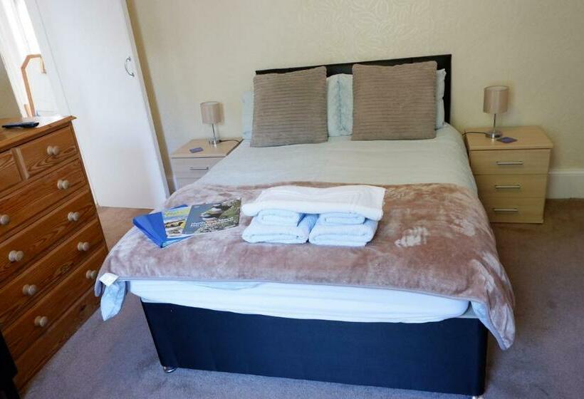 חדר משפחתי, The Chimes