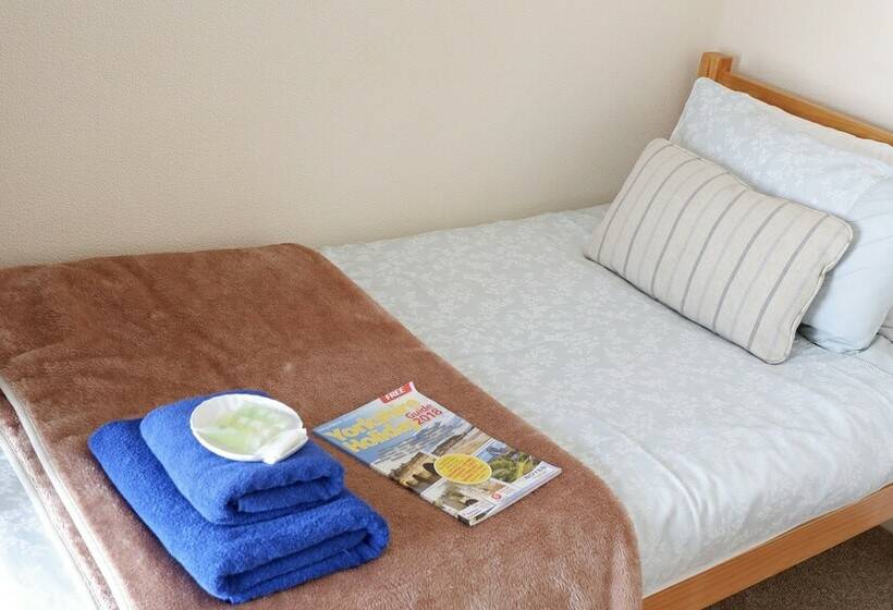 חדר סטנדרט יחיד, The Chimes