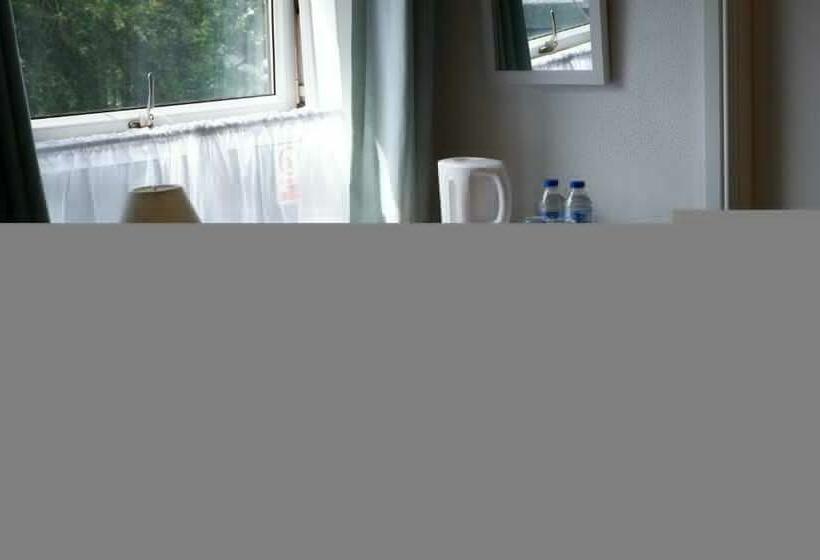 חדר סטנדרט, The Chimes