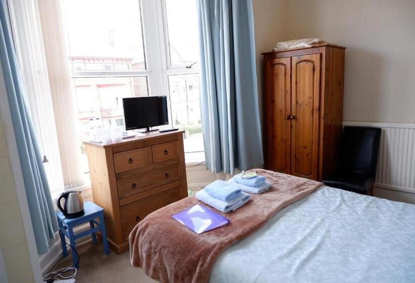 חדר משפחתי, The Chimes