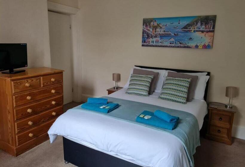 חדר משפחתי, The Chimes