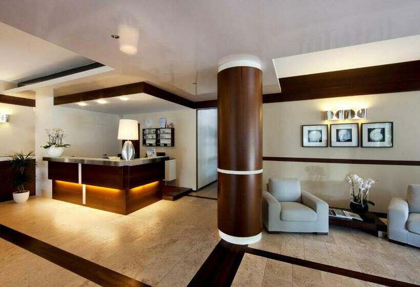 带2个卧室的公寓, Aparthotel La Pineta