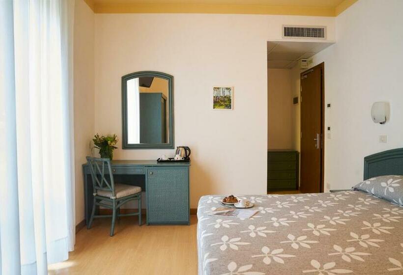 غرفة قياسية, Aparthotel La Pineta