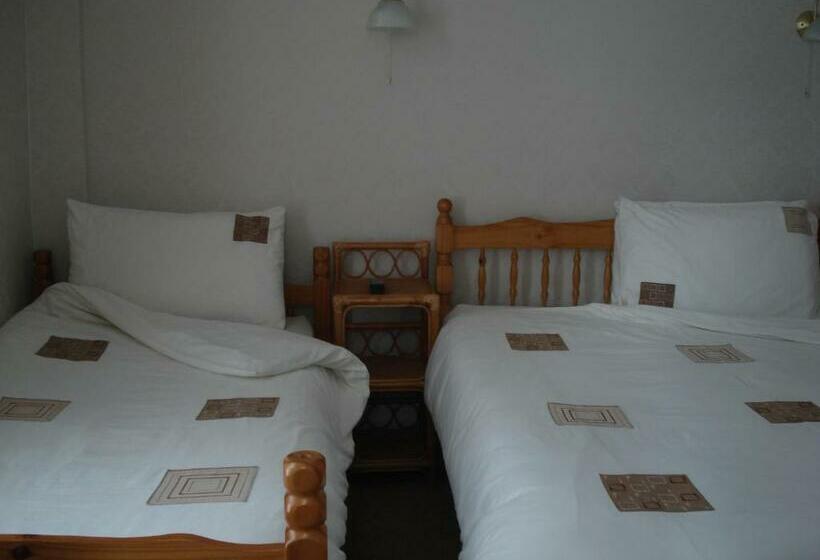 スタンダードトリプルルーム, Invernook