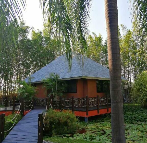 Standard Bungalow, Soul Spring Sanctuary