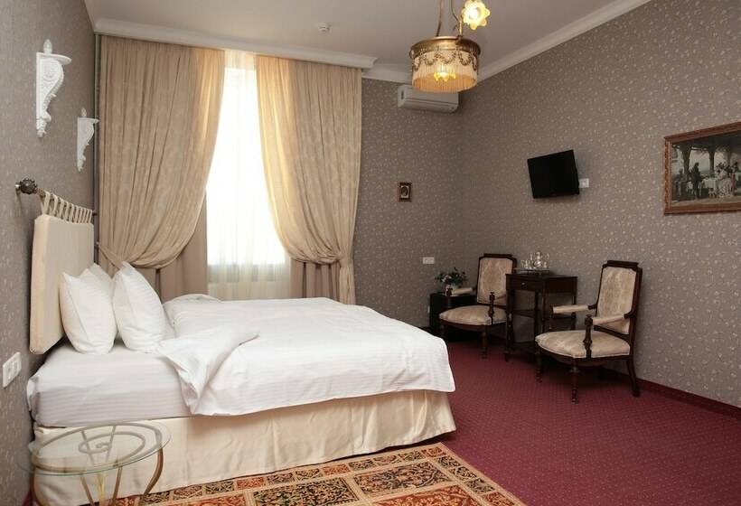 اتاق سوپریور, Bristol