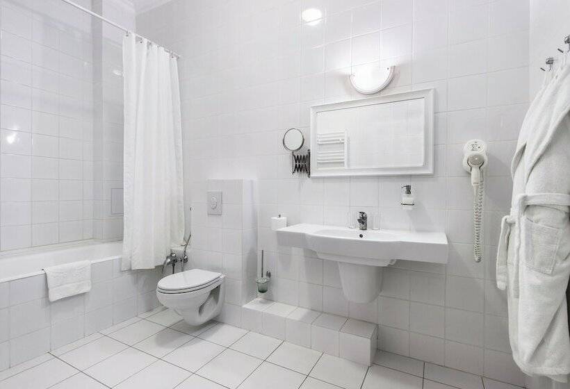 اتاق راحتی, Bristol