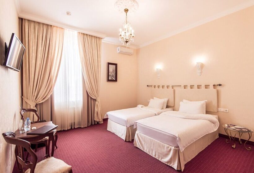 اتاق سوپریور, Bristol