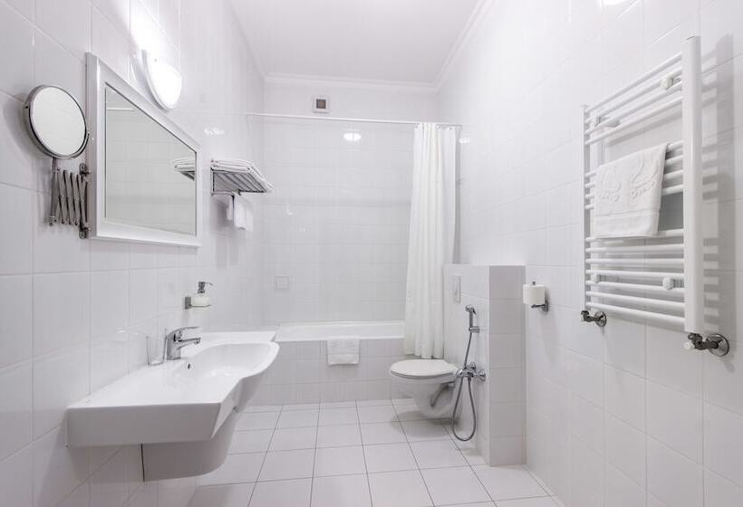 اتاق لوکس, Bristol