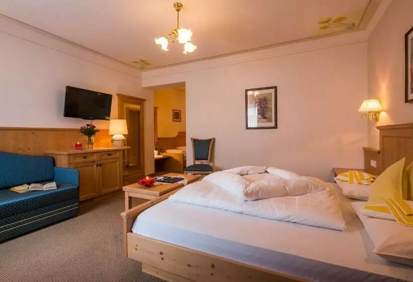 Standard Neljän Hengen Huone, Dolomites Wellness Hotel Savoy