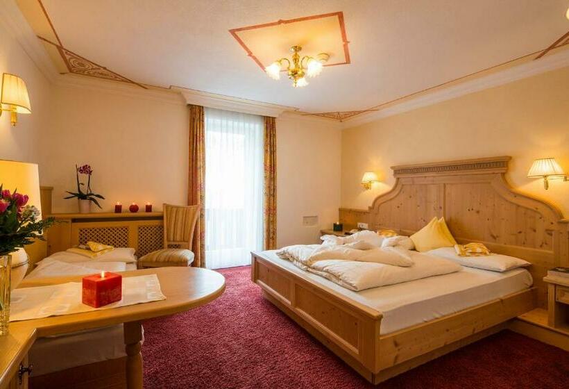 스탠다드 트리플 룸, Dolomites Wellness Hotel Savoy