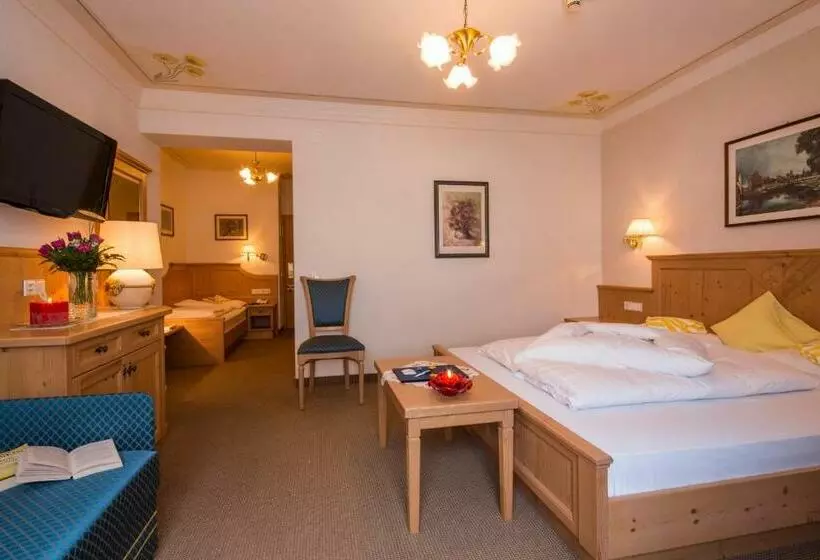 Standard Neljän Hengen Huone, Dolomites Wellness Hotel Savoy