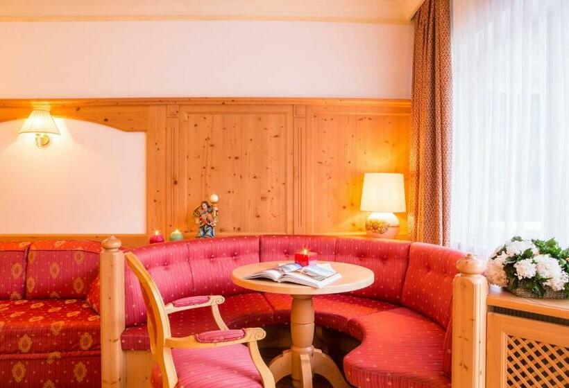 جناح جونيور, Dolomites Wellness Hotel Savoy