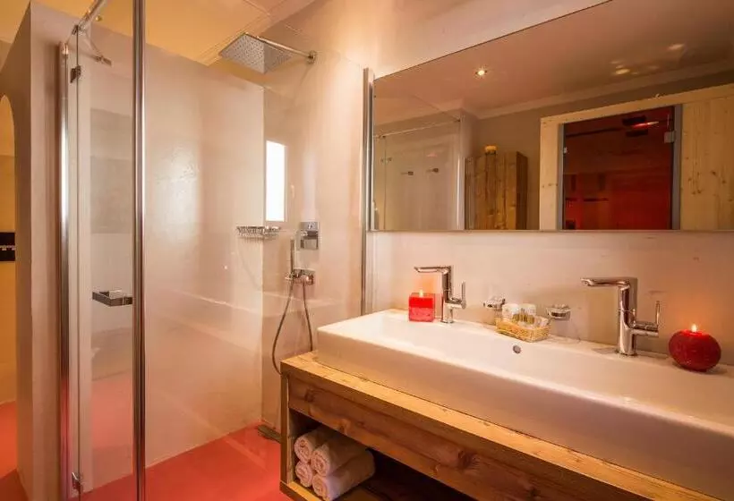 Superior-sviitti, Dolomites Wellness Hotel Savoy