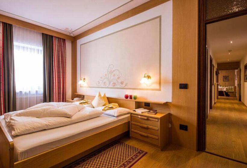 Люкс Superior, Dolomites Wellness Hotel Savoy