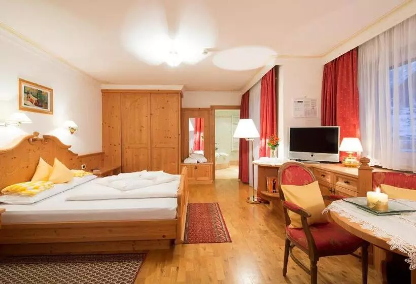 Superior-huone, Dolomites Wellness Hotel Savoy