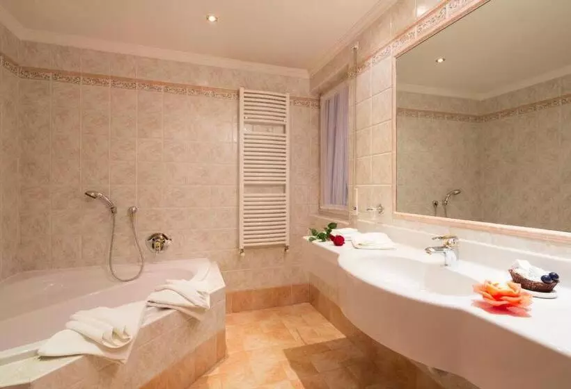 Superior-huone, Dolomites Wellness Hotel Savoy