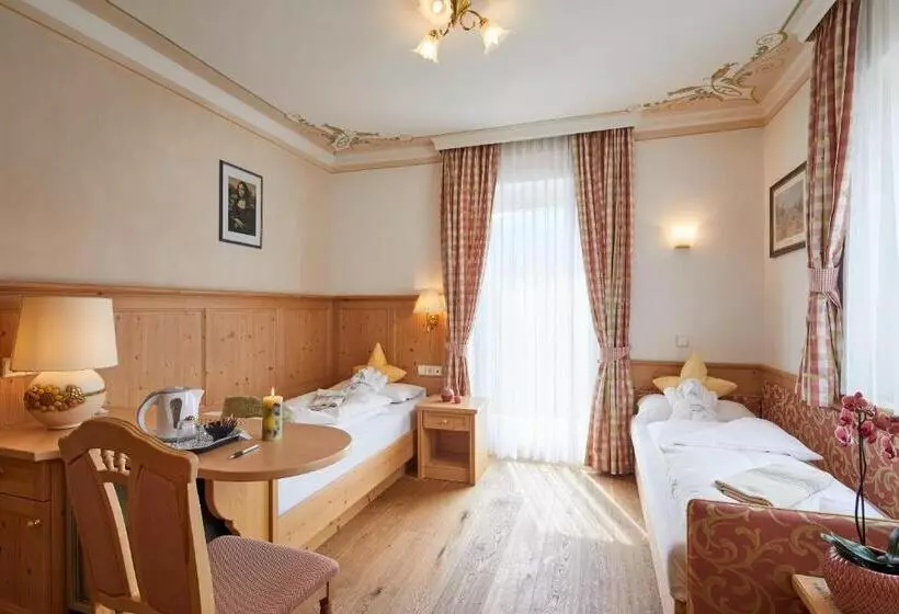 Superior Yhden Hengen Huone, Dolomites Wellness Hotel Savoy