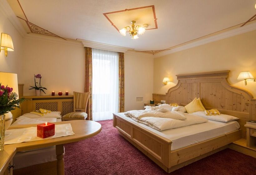 스탠다드 트리플 룸, Dolomites Wellness Hotel Savoy