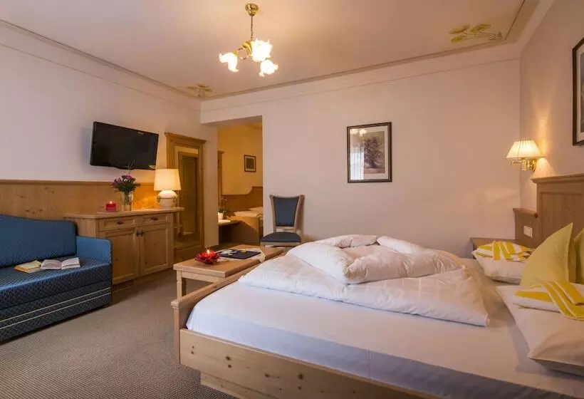 Standard Neljän Hengen Huone, Dolomites Wellness Hotel Savoy