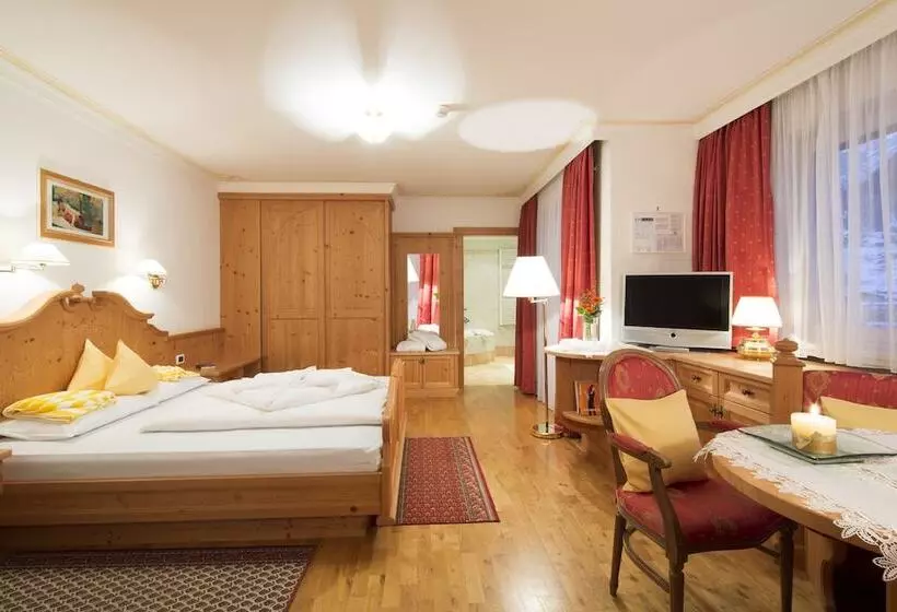 Superior-huone, Dolomites Wellness Hotel Savoy