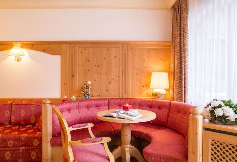 جناح جونيور, Dolomites Wellness Hotel Savoy