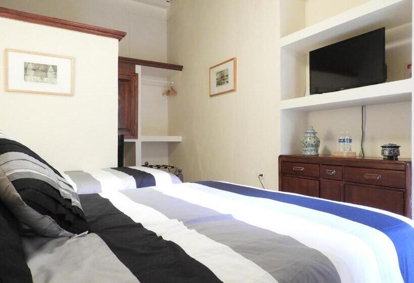 اتاق لوکس, El Viejo Zaguan By Lunian