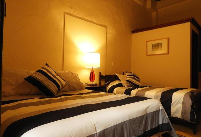 اتاق لوکس, El Viejo Zaguan By Lunian